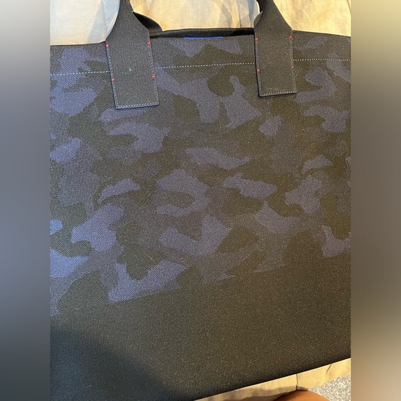 Rothy’s Weekender Bag Midnight Camo Navy - Picture 7 of 8